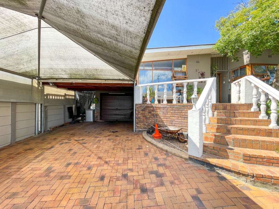 4 Bedroom Property for Sale in Avondale Western Cape